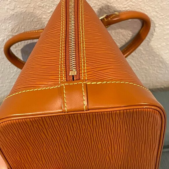 Louis Vuitton Vintage Epi Alma - Picture 10 of 16